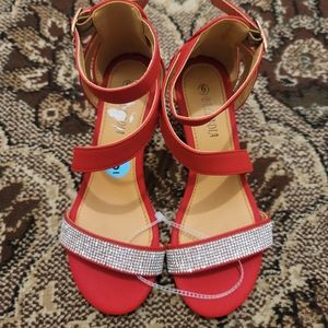 Wedge sandals in red color